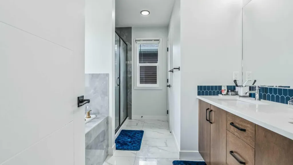 18 Clearwater Lane Chestermere AB T1X 3A4