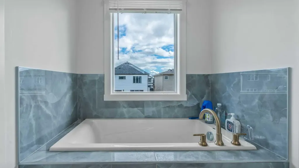 18 Clearwater Lane Chestermere AB T1X 3A4