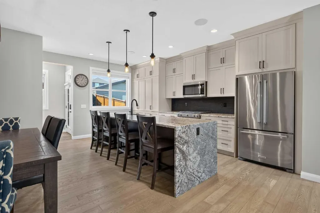 235 Evanscrest Way NW Calgary AB T3G 0A7