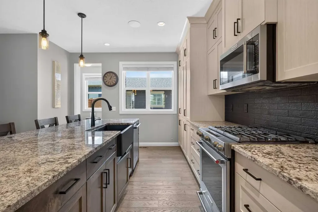 235 Evanscrest Way NW Calgary AB T3G 0A7