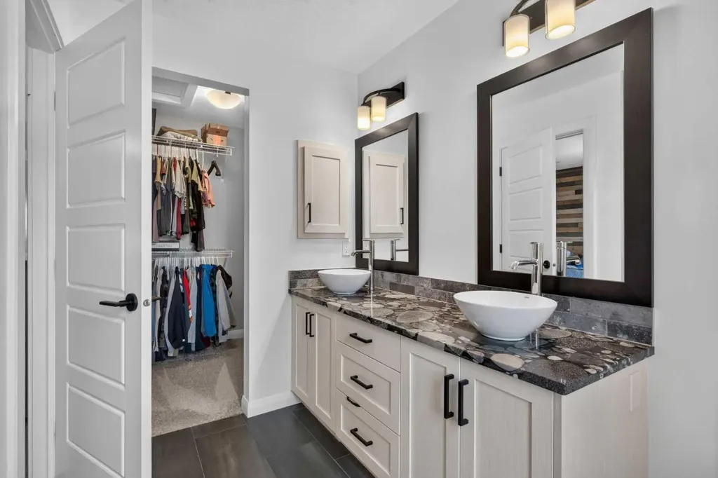 235 Evanscrest Way NW Calgary AB T3G 0A7
