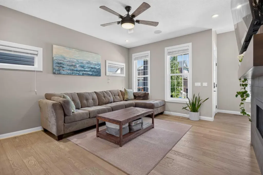 235 Evanscrest Way NW Calgary AB T3G 0A7