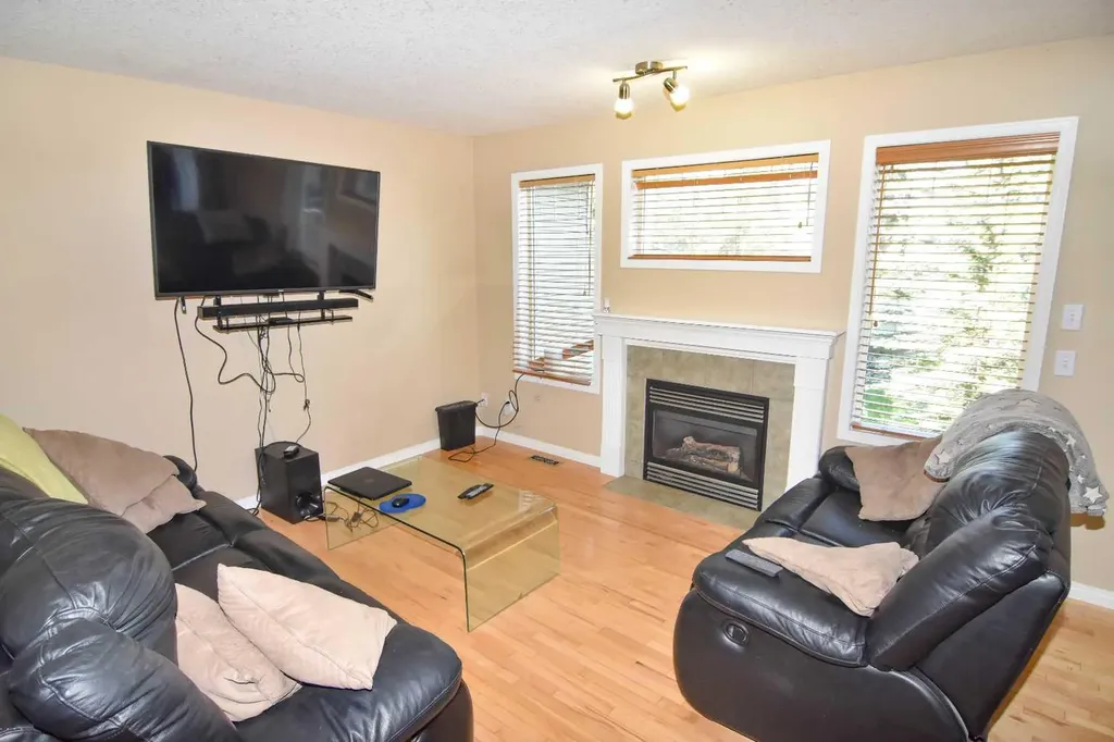 110 Hillview Terrace Strathmore AB T1P1X3