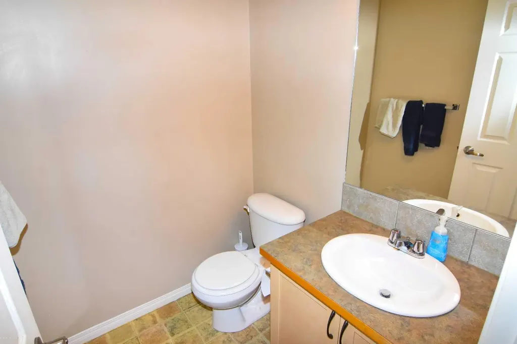 110 Hillview Terrace Strathmore AB T1P1X3