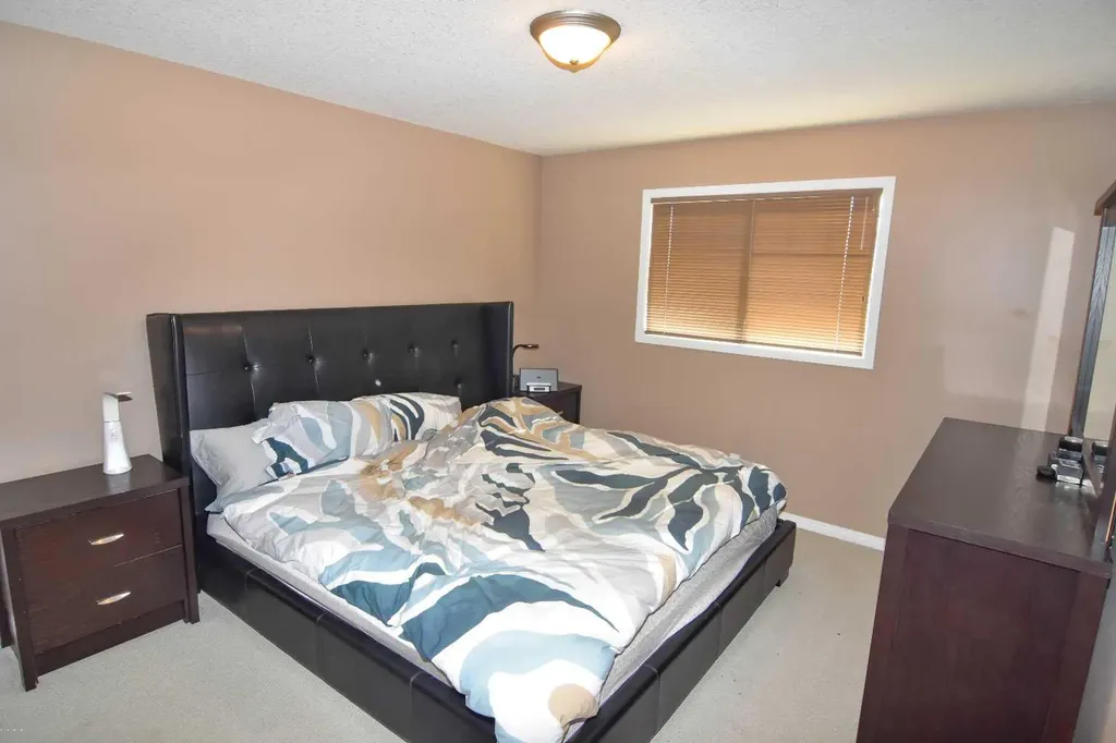 110 Hillview Terrace Strathmore AB T1P1X3