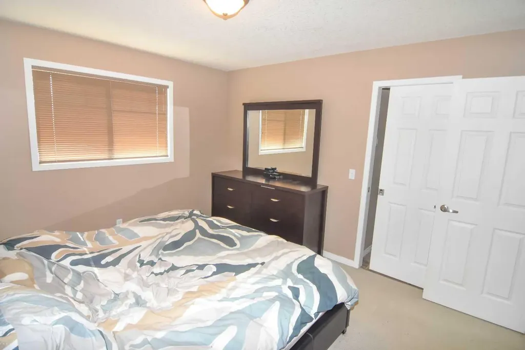 110 Hillview Terrace Strathmore AB T1P1X3
