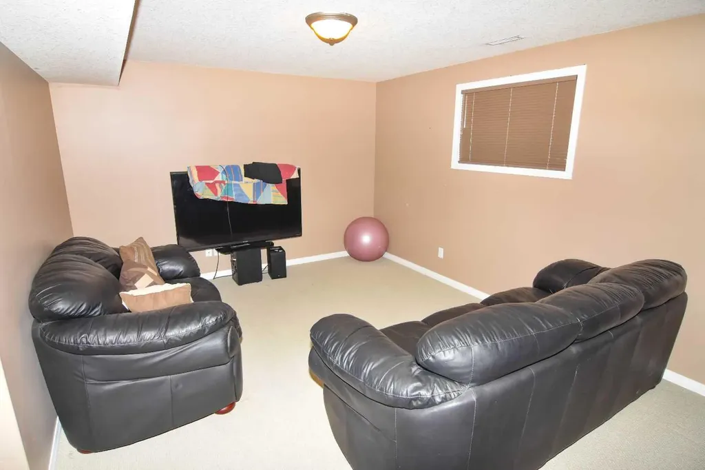 110 Hillview Terrace Strathmore AB T1P1X3