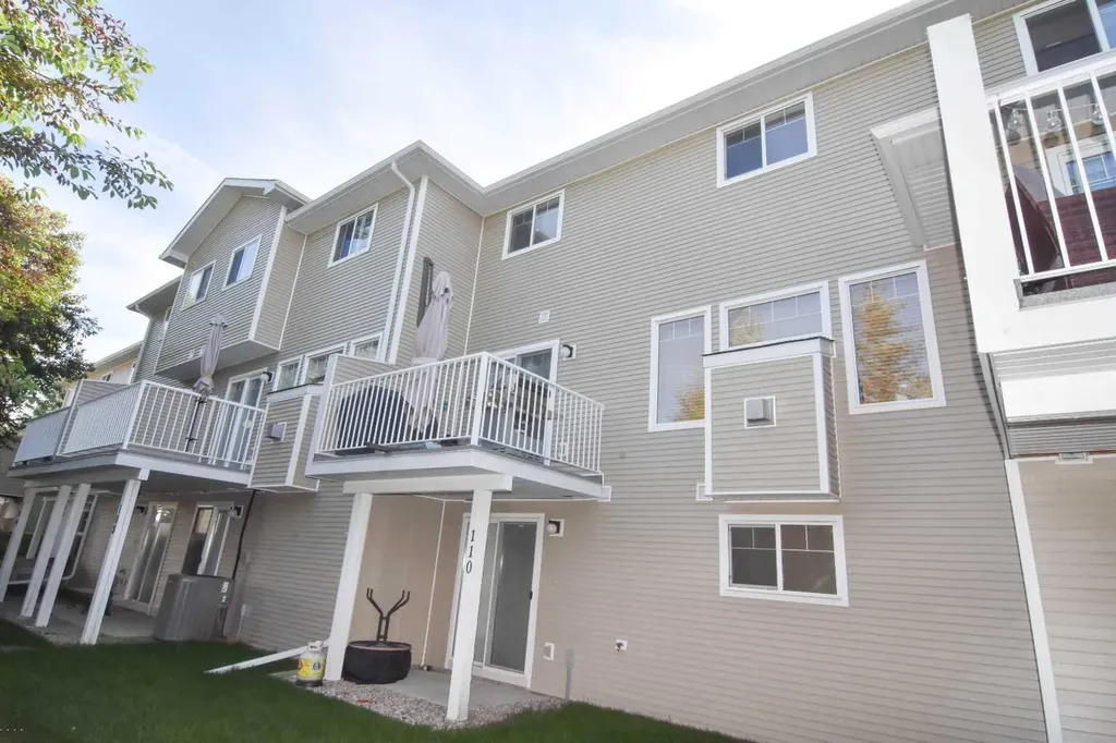 110 Hillview Terrace Strathmore AB T1P1X3