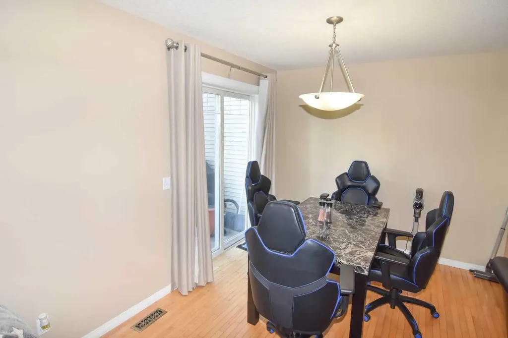 110 Hillview Terrace Strathmore AB T1P1X3