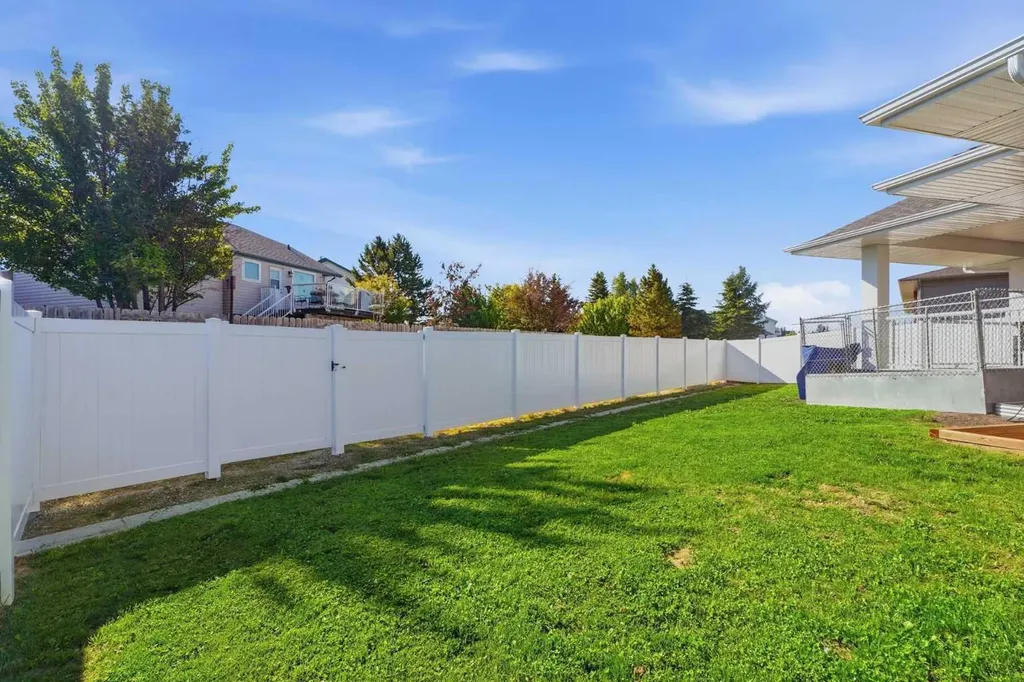 6307 58 A Street Rocky Mountain House AB T4T 0C2