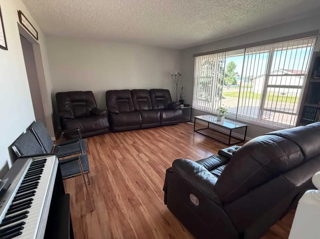 508 3 Street N Vauxhall AB T0K 2K0