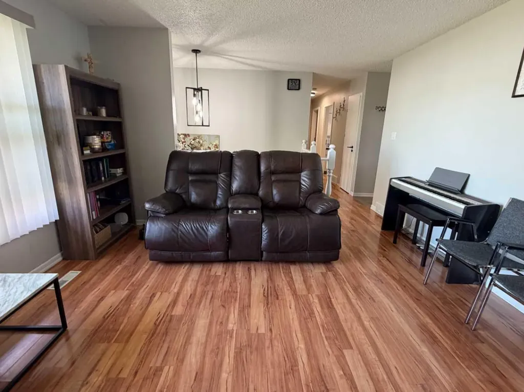 508 3 Street N Vauxhall AB T0K 2K0