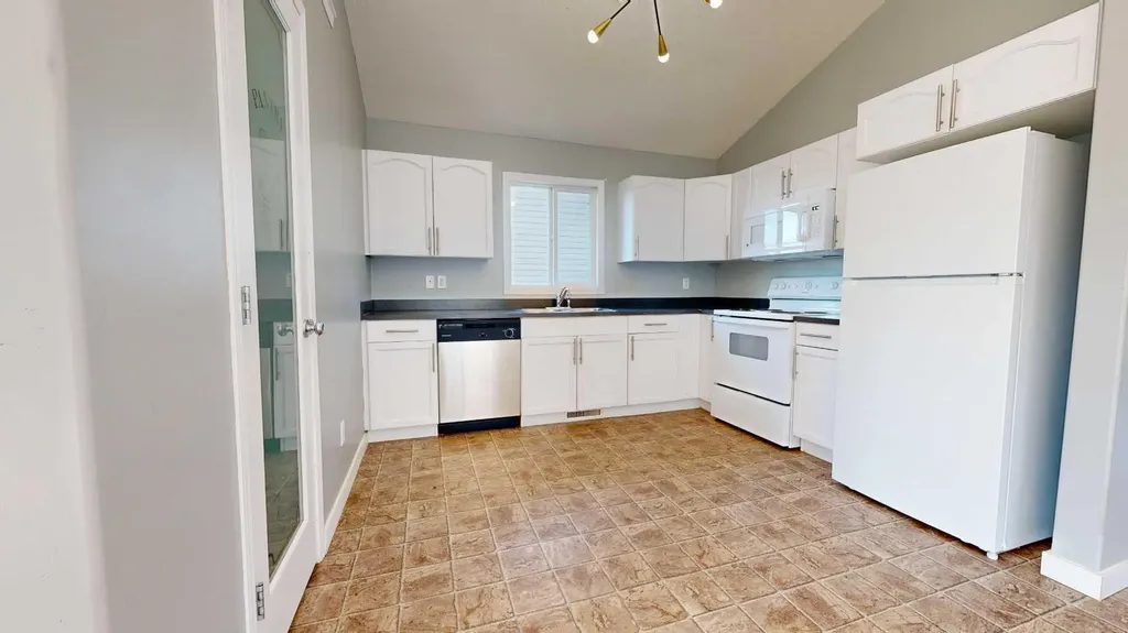 7914 115a Street Grande Prairie AB T8W 0A1