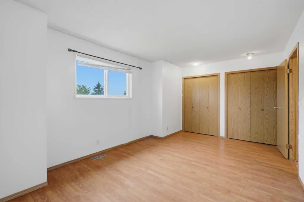 196 Northey Avenue Red Deer AB T4P 3J6