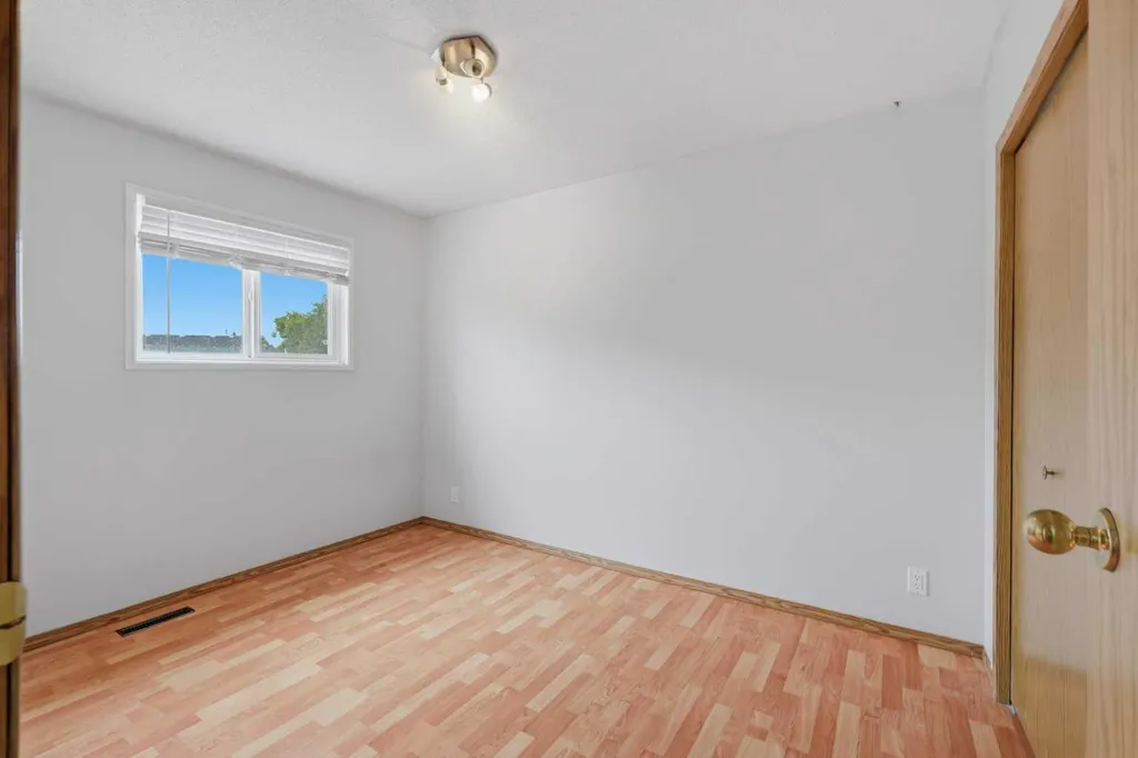 196 Northey Avenue Red Deer AB T4P 3J6