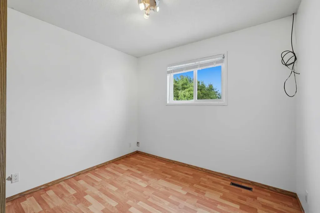 196 Northey Avenue Red Deer AB T4P 3J6