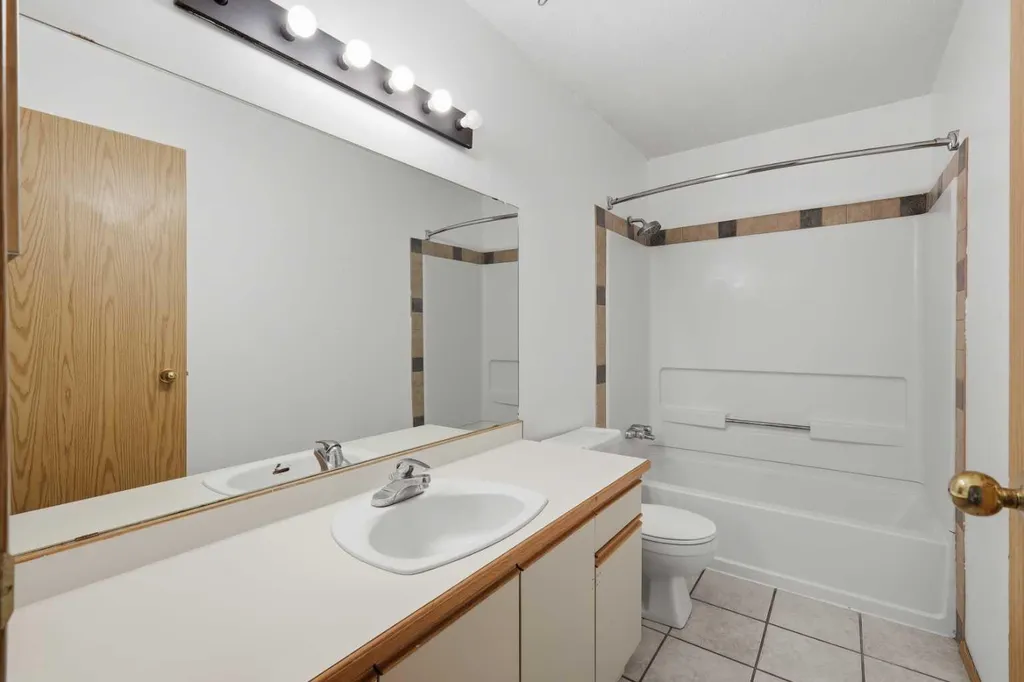 196 Northey Avenue Red Deer AB T4P 3J6