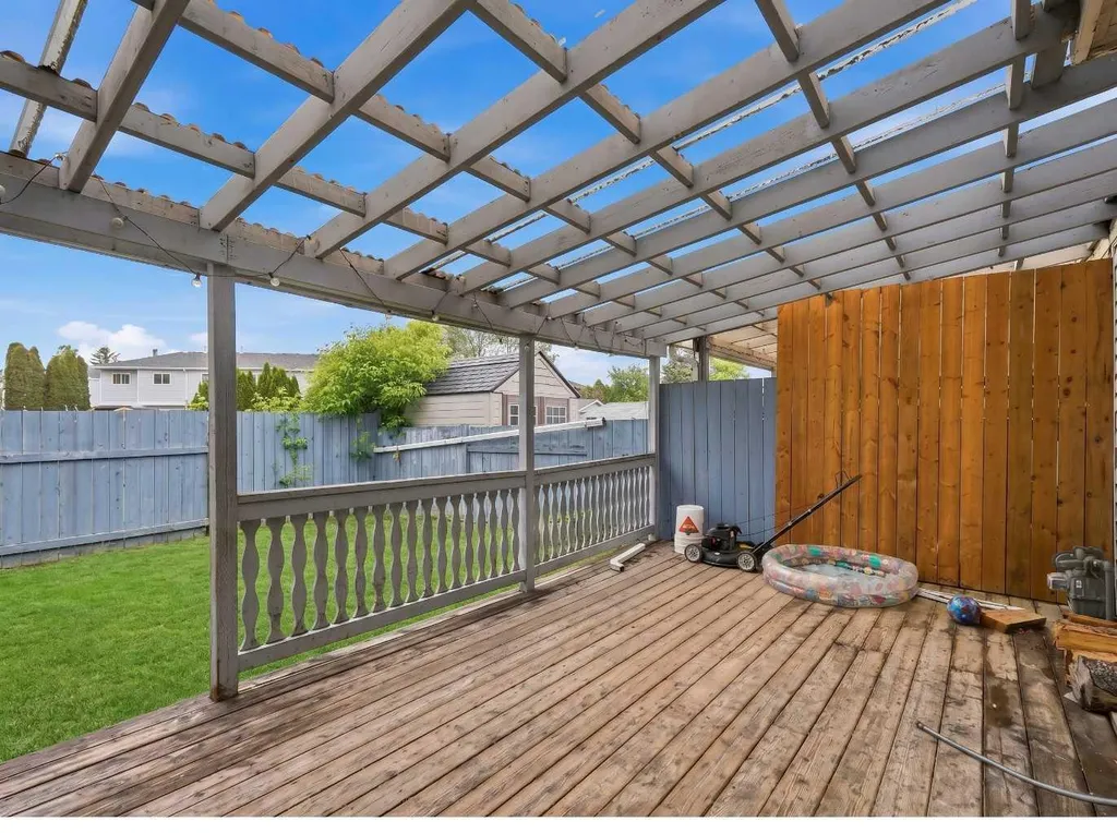 196 Northey Avenue Red Deer AB T4P 3J6