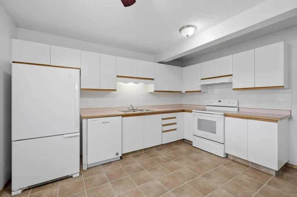 196 Northey Avenue Red Deer AB T4P 3J6