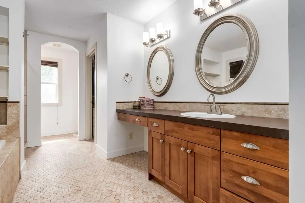 133 Copperleaf Bay SE Calgary AB T2Z 0J2