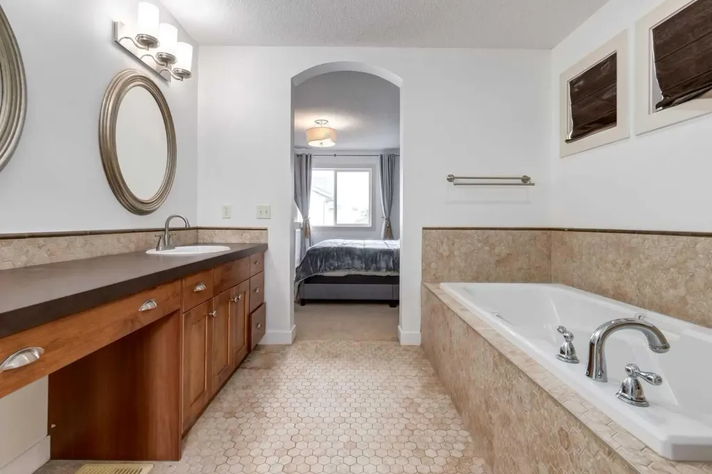 133 Copperleaf Bay SE Calgary AB T2Z 0J2