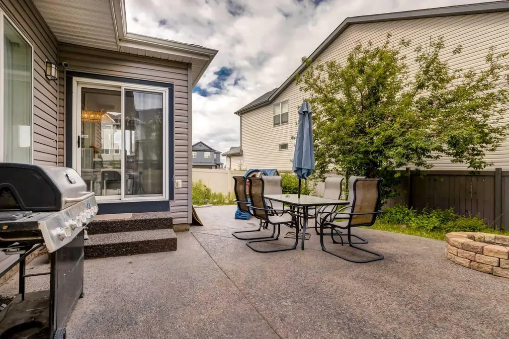 133 Copperleaf Bay SE Calgary AB T2Z 0J2