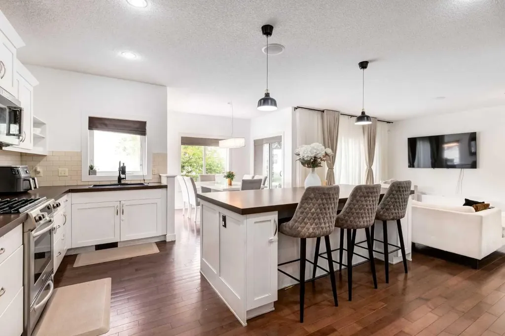 133 Copperleaf Bay SE Calgary AB T2Z 0J2