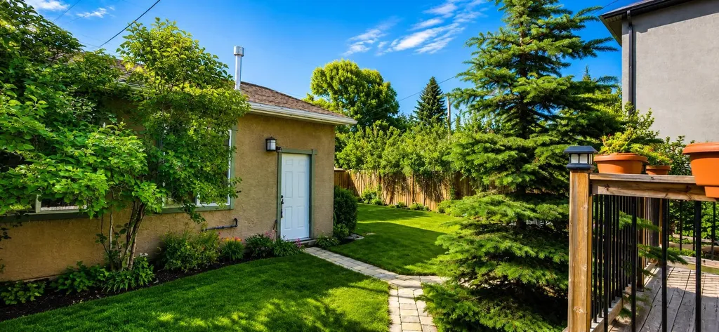 618 11 Avenue NE Calgary AB T2E 0Z7