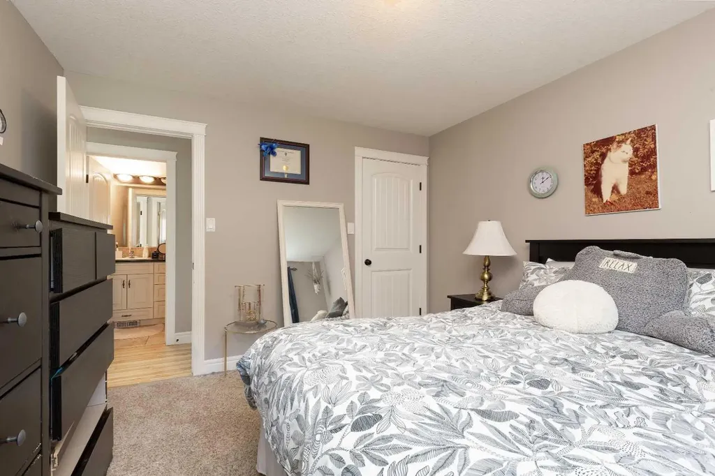 895 Mt Sundance Manor W Lethbridge AB T1J 1X7