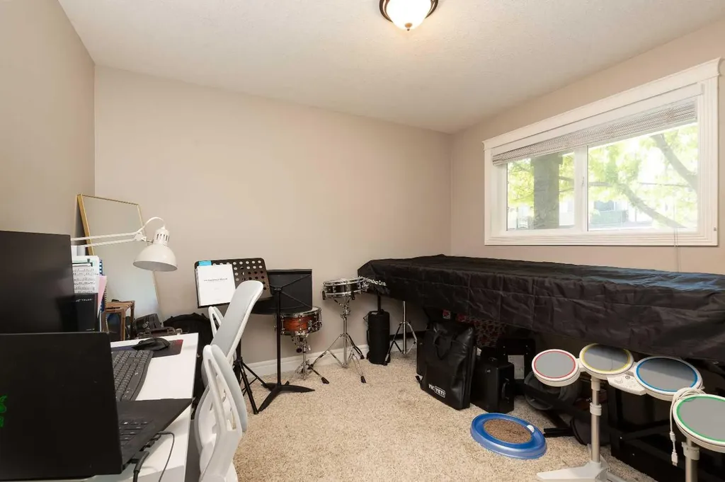 895 Mt Sundance Manor W Lethbridge AB T1J 1X7
