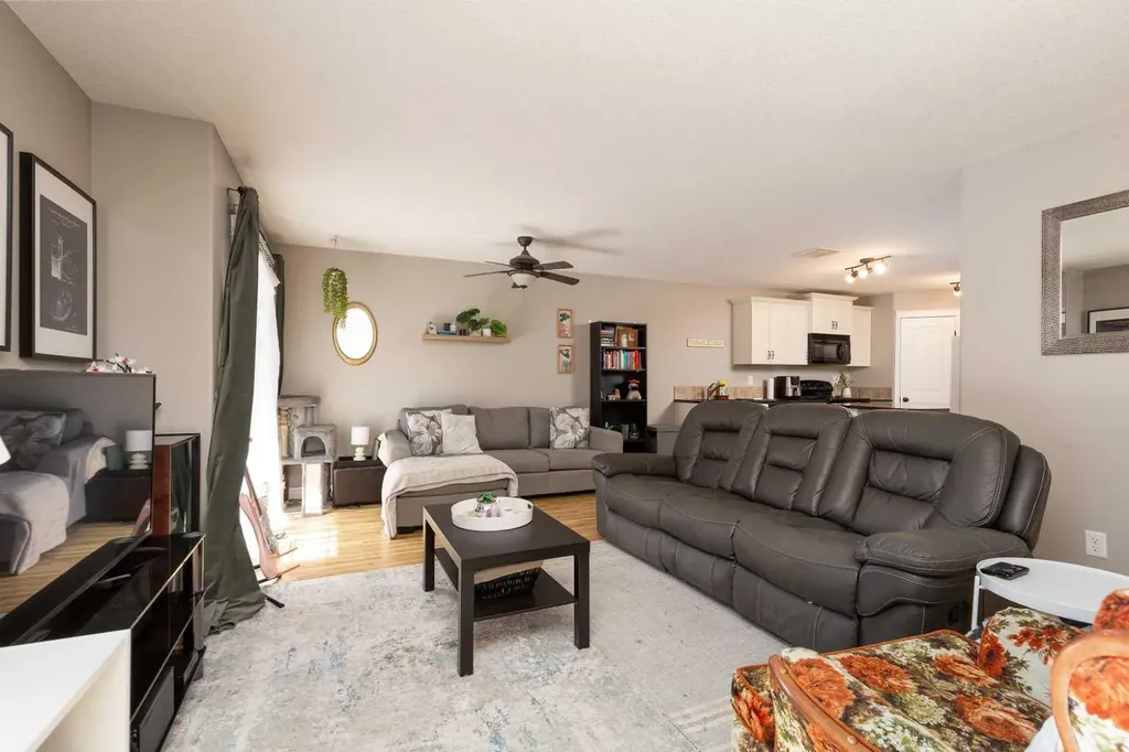 895 Mt Sundance Manor W Lethbridge AB T1J 1X7