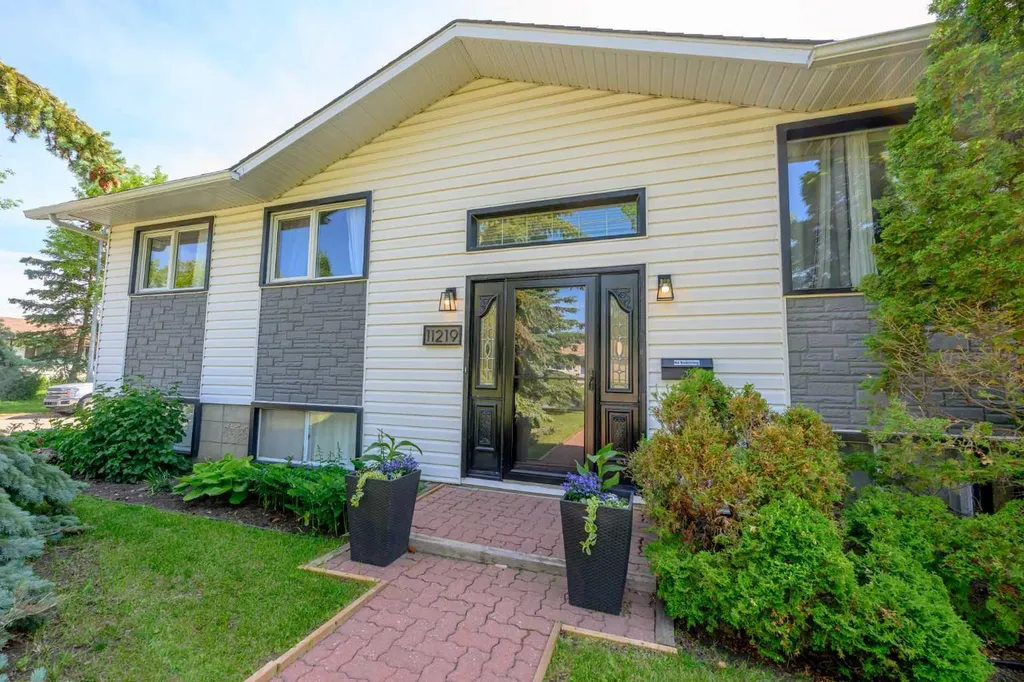 11219 92b Street Grande Prairie AB T8V3G8