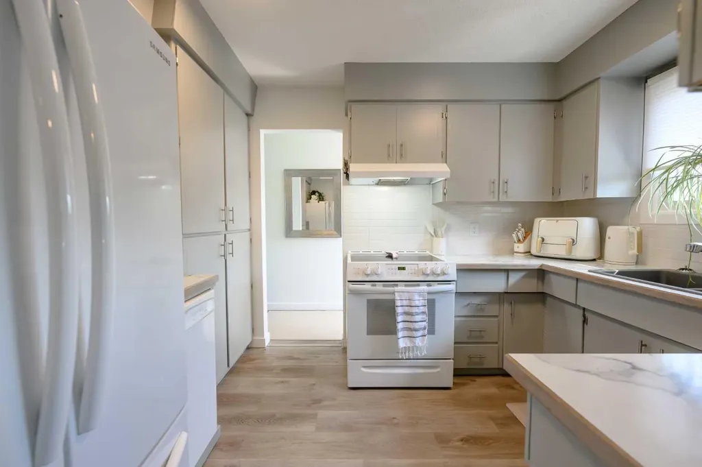 11219 92b Street Grande Prairie AB T8V3G8