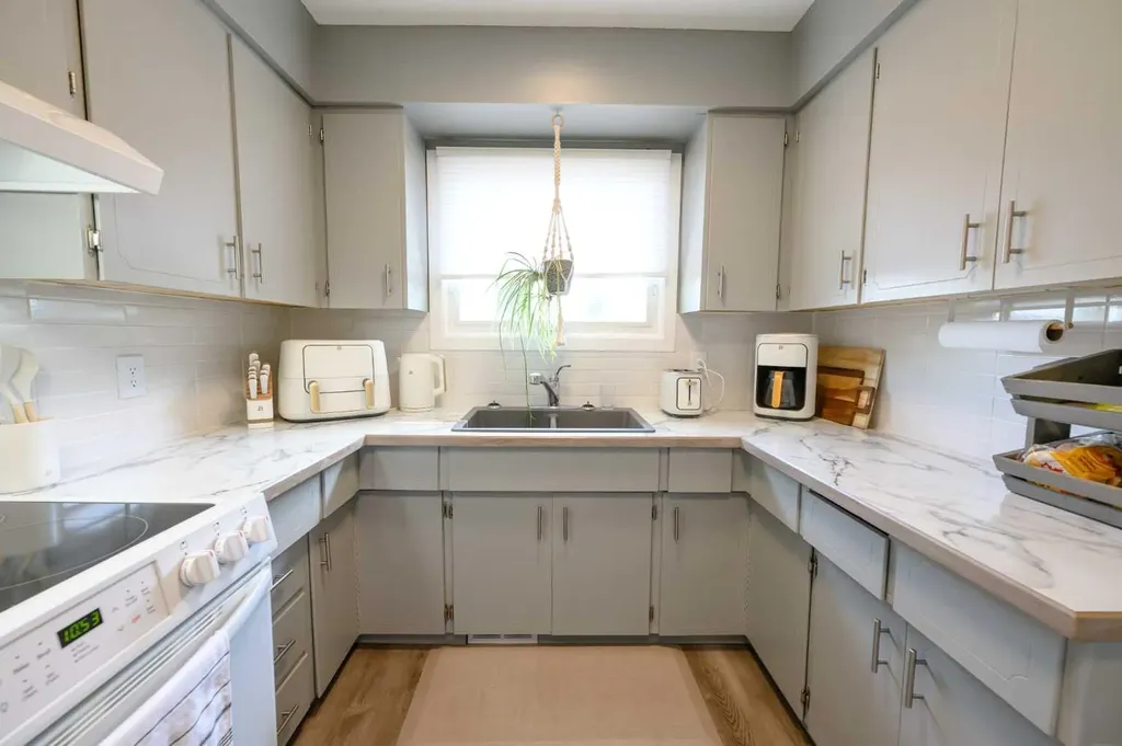 11219 92b Street Grande Prairie AB T8V3G8
