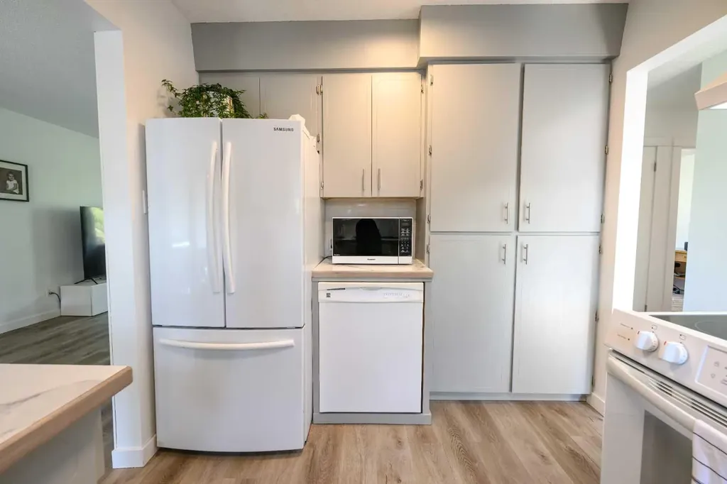 11219 92b Street Grande Prairie AB T8V3G8
