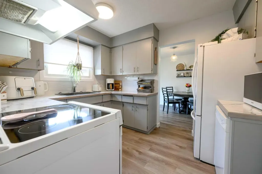 11219 92b Street Grande Prairie AB T8V3G8