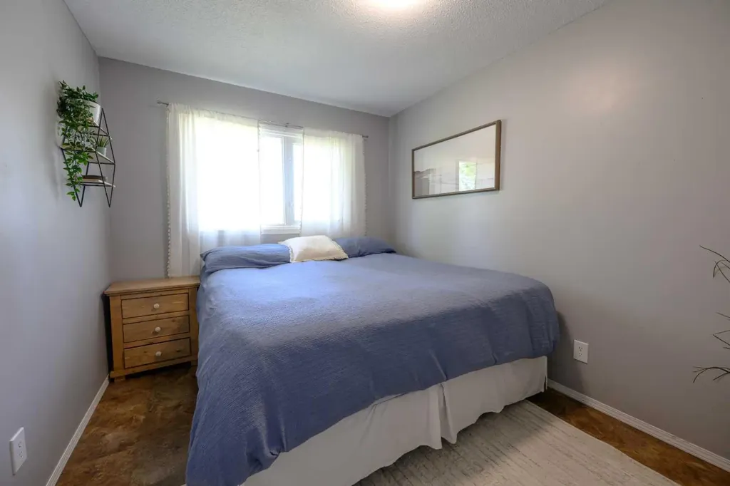 11219 92b Street Grande Prairie AB T8V3G8
