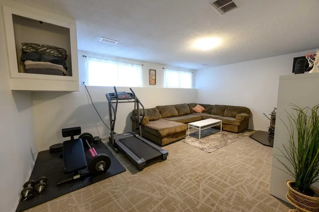 11219 92b Street Grande Prairie AB T8V3G8