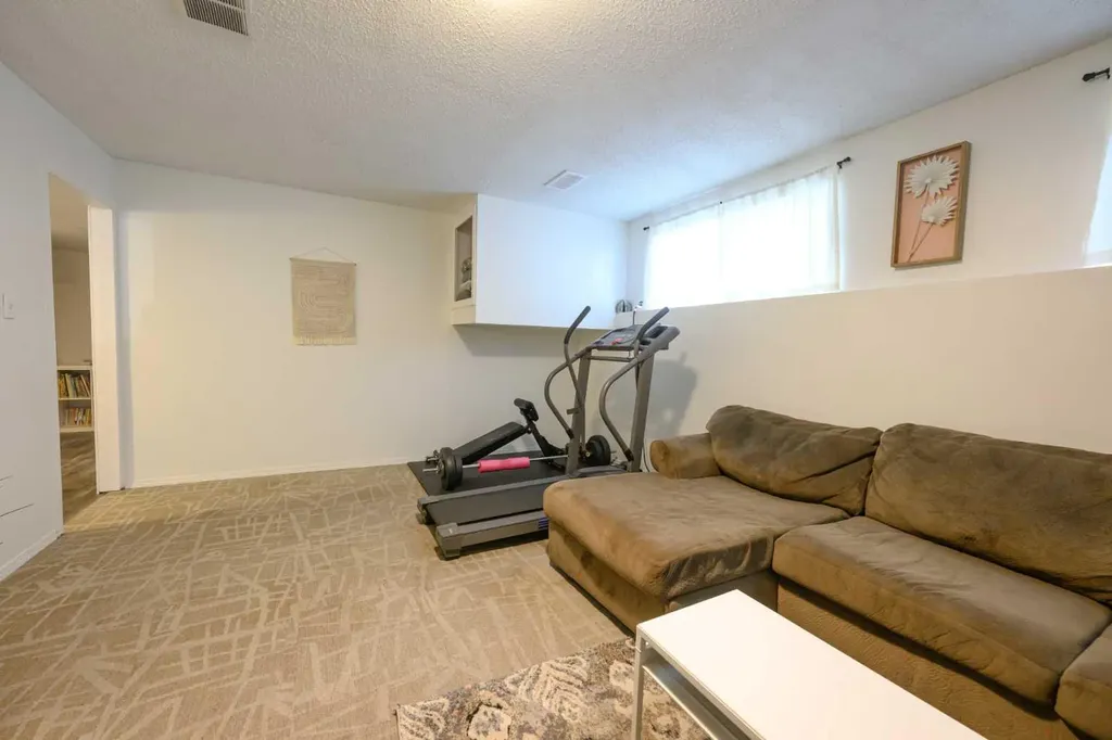 11219 92b Street Grande Prairie AB T8V3G8