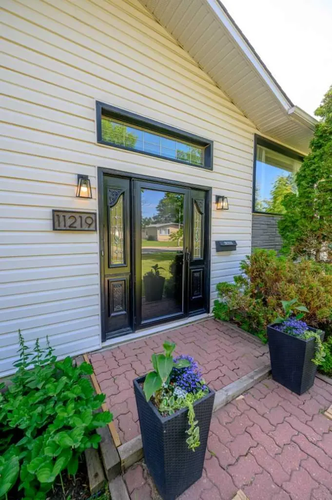 11219 92b Street Grande Prairie AB T8V3G8