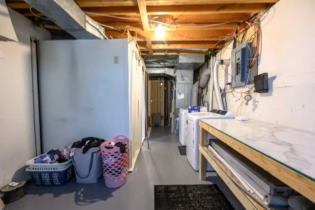 11219 92b Street Grande Prairie AB T8V3G8