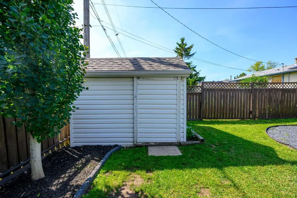 11219 92b Street Grande Prairie AB T8V3G8