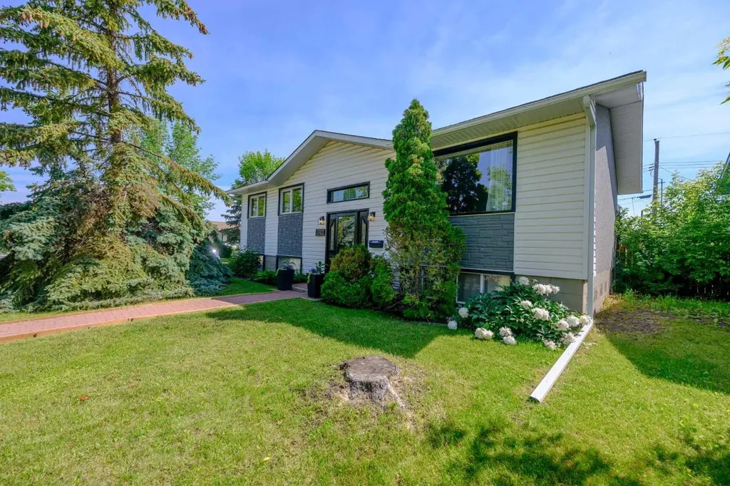 11219 92b Street Grande Prairie AB T8V3G8