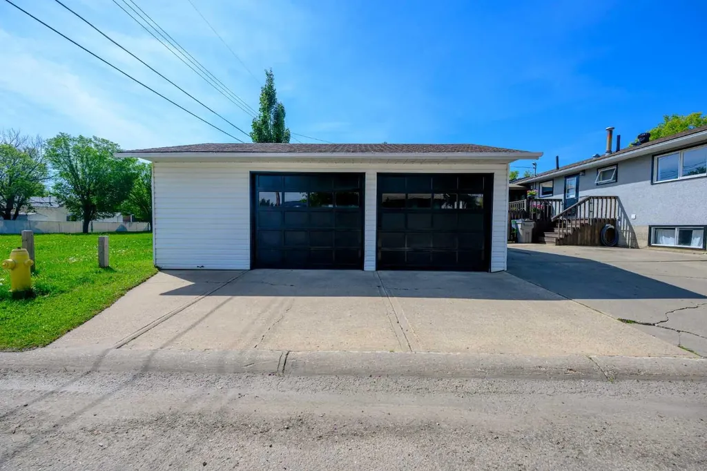 11219 92b Street Grande Prairie AB T8V3G8