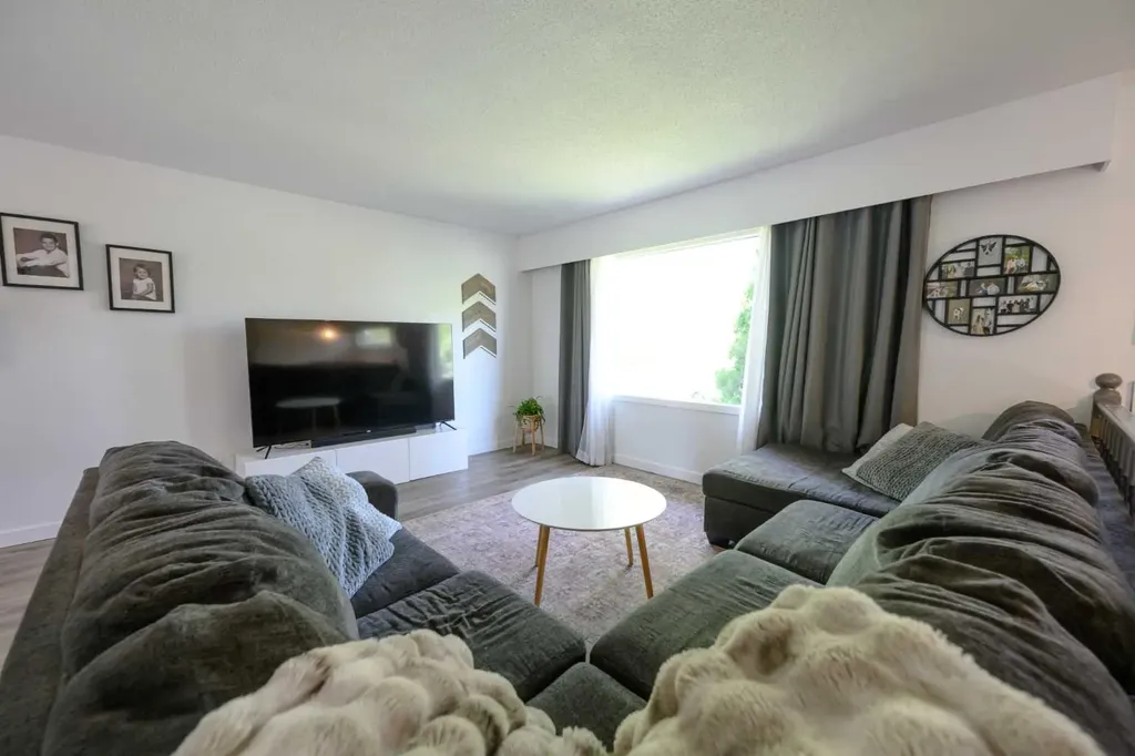 11219 92b Street Grande Prairie AB T8V3G8