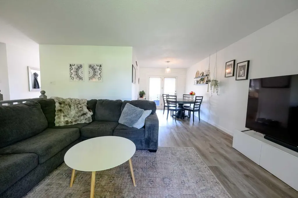 11219 92b Street Grande Prairie AB T8V3G8