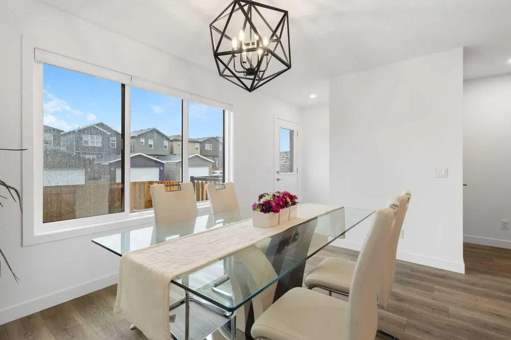 19825 45 Street SE Calgary AB T3M 3B5
