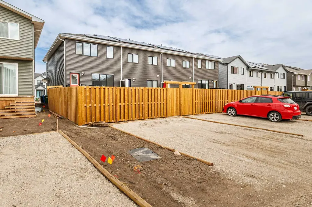 19825 45 Street SE Calgary AB T3M 3B5