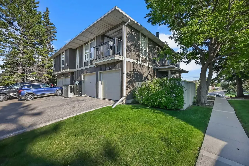 544 Blackthorn Road NE Calgary AB T2K 5J5