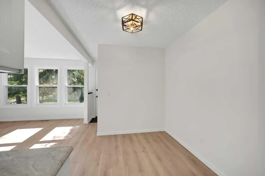 544 Blackthorn Road NE Calgary AB T2K 5J5